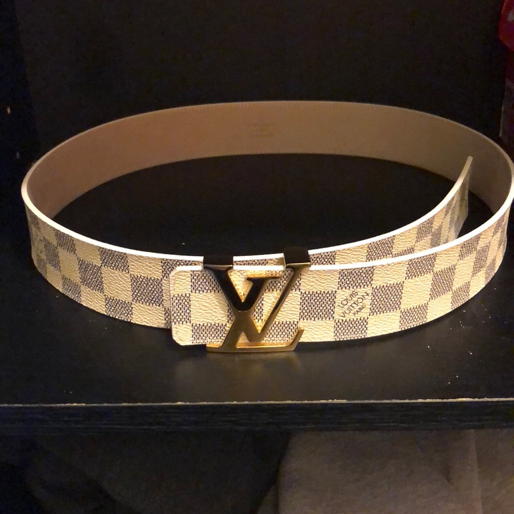 - Width 36 mm-Shiny golden LV buckle-Damier